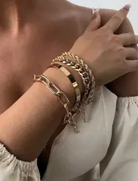 مجموعة اساور لون ذهبي 1