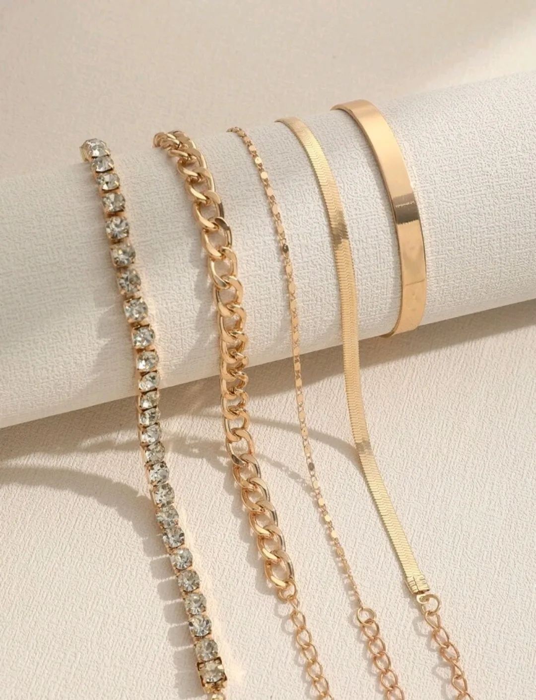 مجموعة اساور لون ذهبي