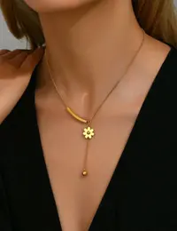 قلادة لون فضي عتيق 1