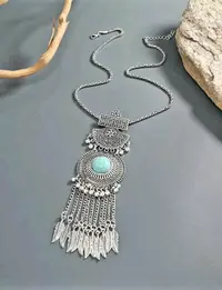 قلادة لون فضي عتيق 3