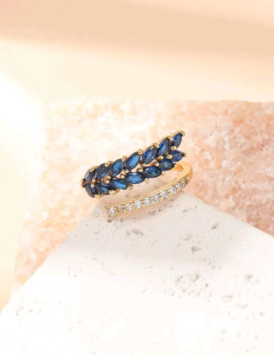 خاتم لون ذهبي