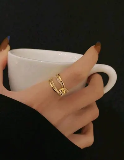 خاتم لون ذهبي