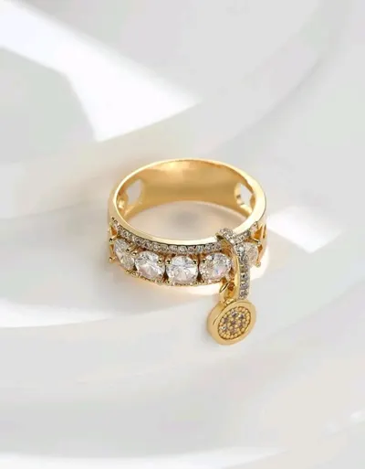 خاتم لون ذهبي