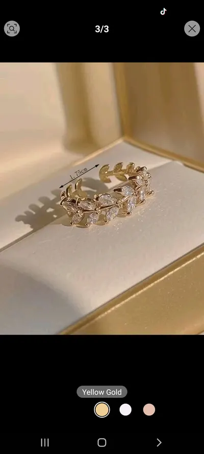 خاتم لون ذهبي