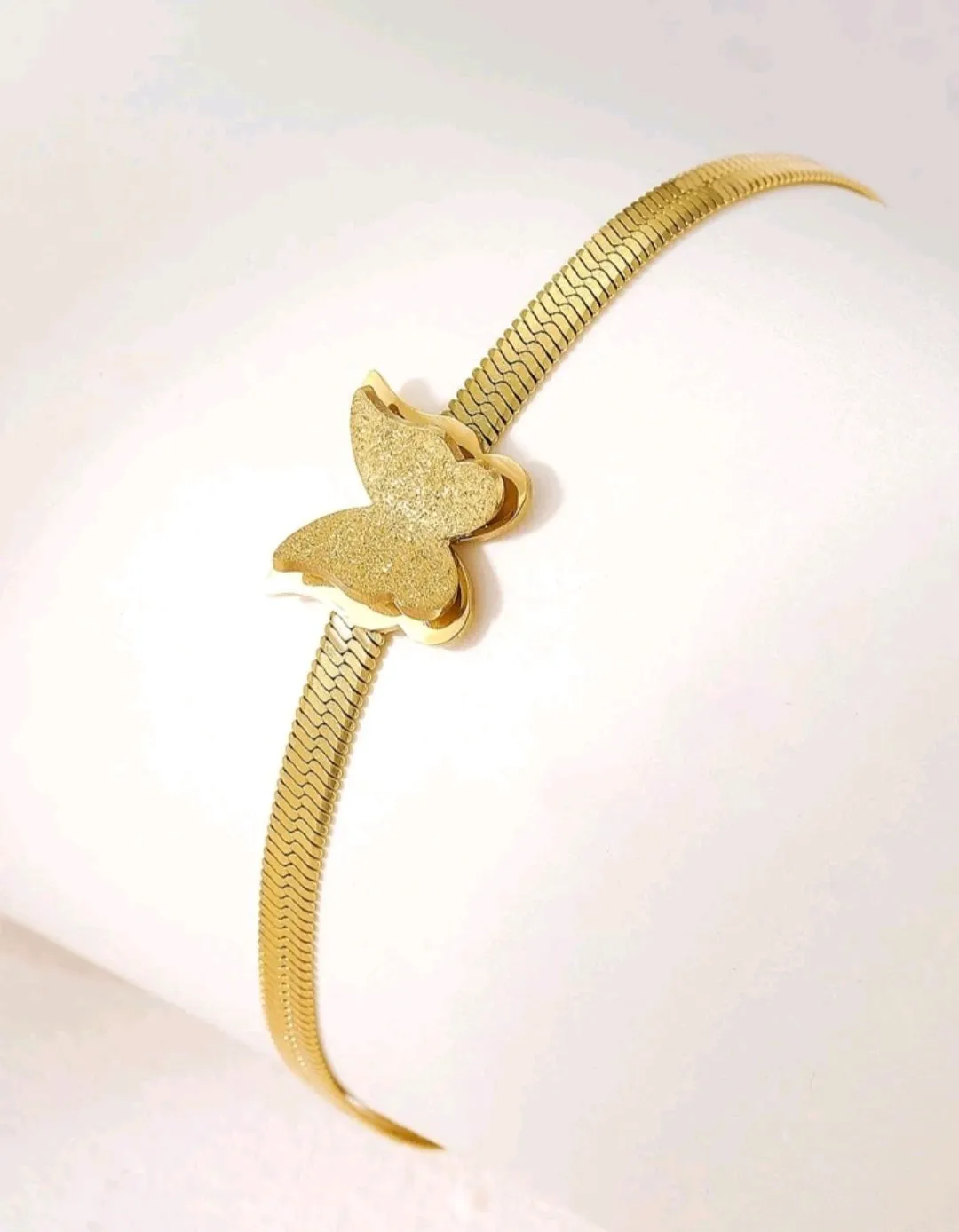 اسوارة لون ذهبي