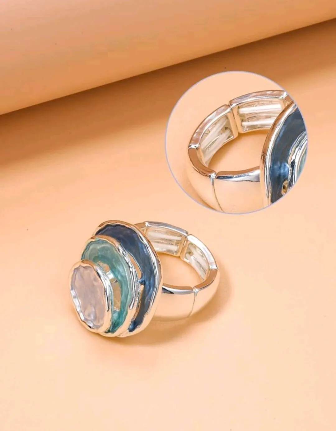 خاتم لون فضي