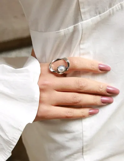 خاتم لون فضي