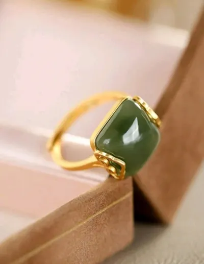 خاتم لون ذهبي