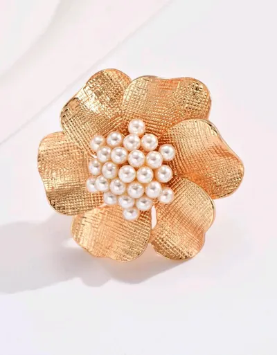 خاتم لون ذهبي