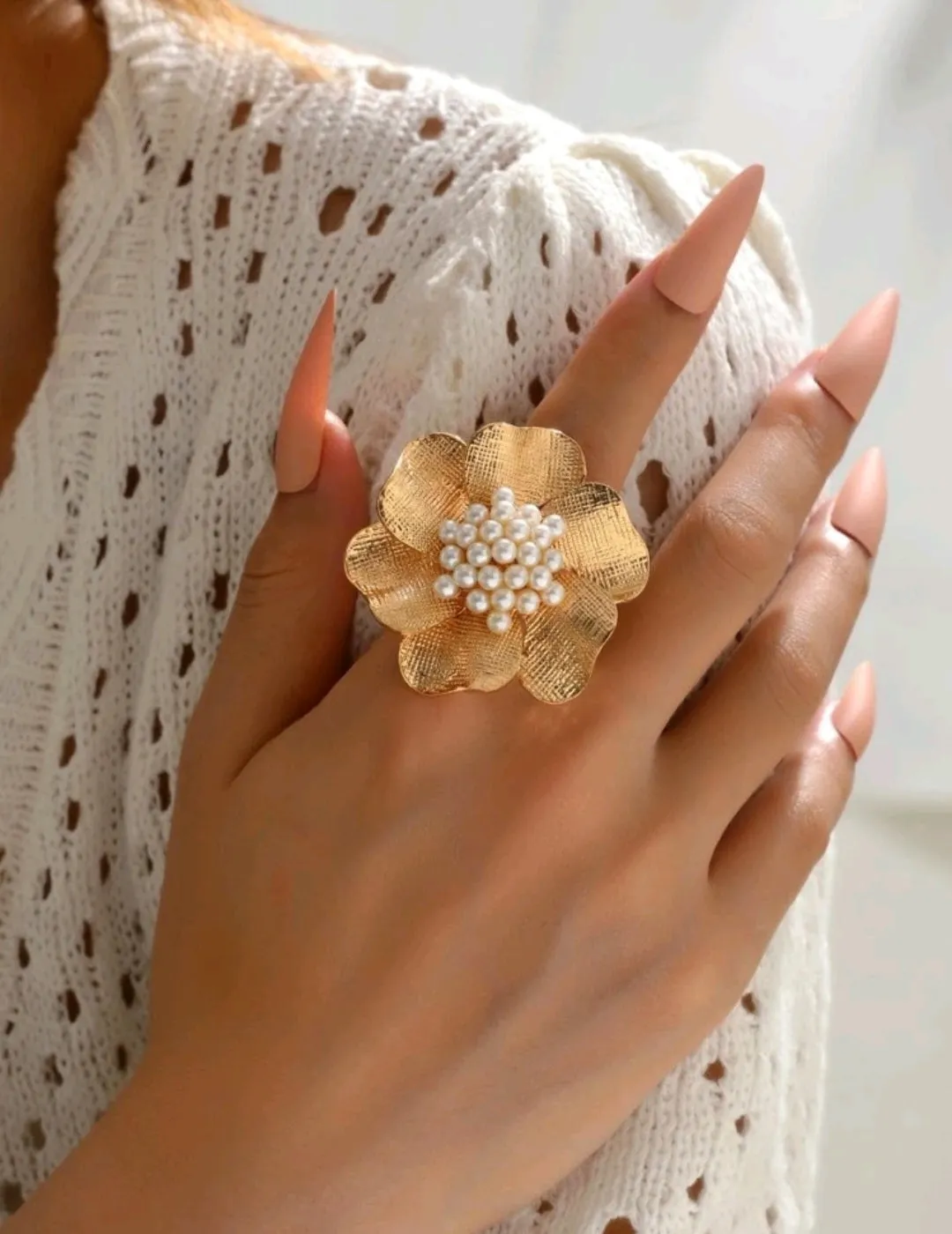 خاتم لون ذهبي