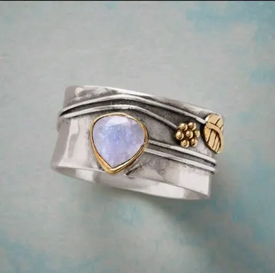 خاتم لون فضي عتيق