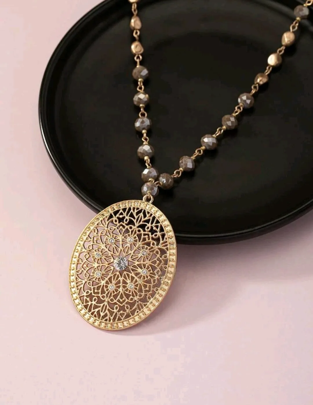 قلادة ذهبية