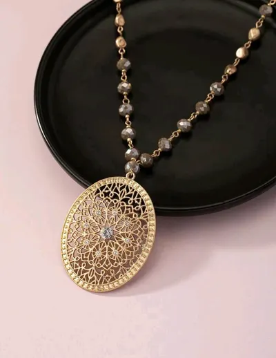 قلادة ذهبية