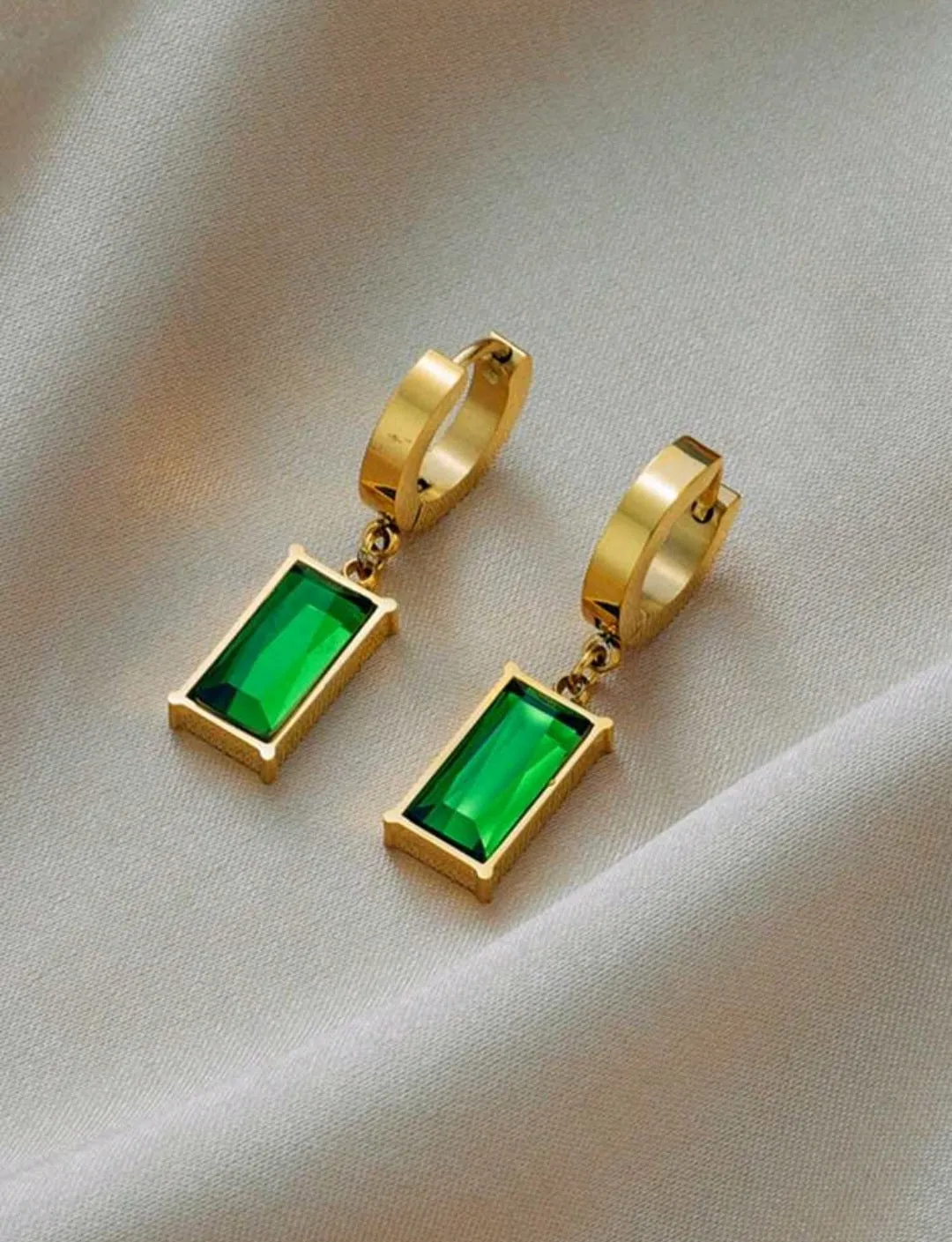 عقد وحلق ذهبي