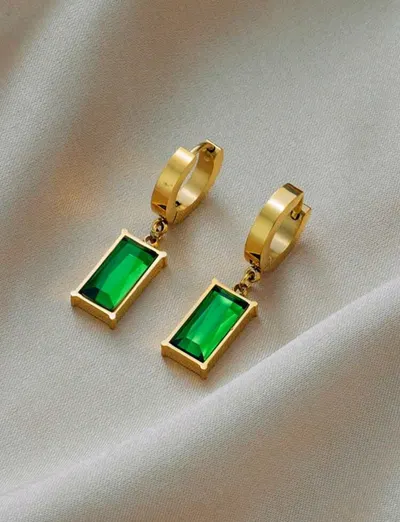 عقد وحلق ذهبي