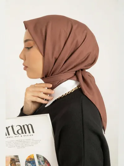 ايشارب مربع لون كرميدي