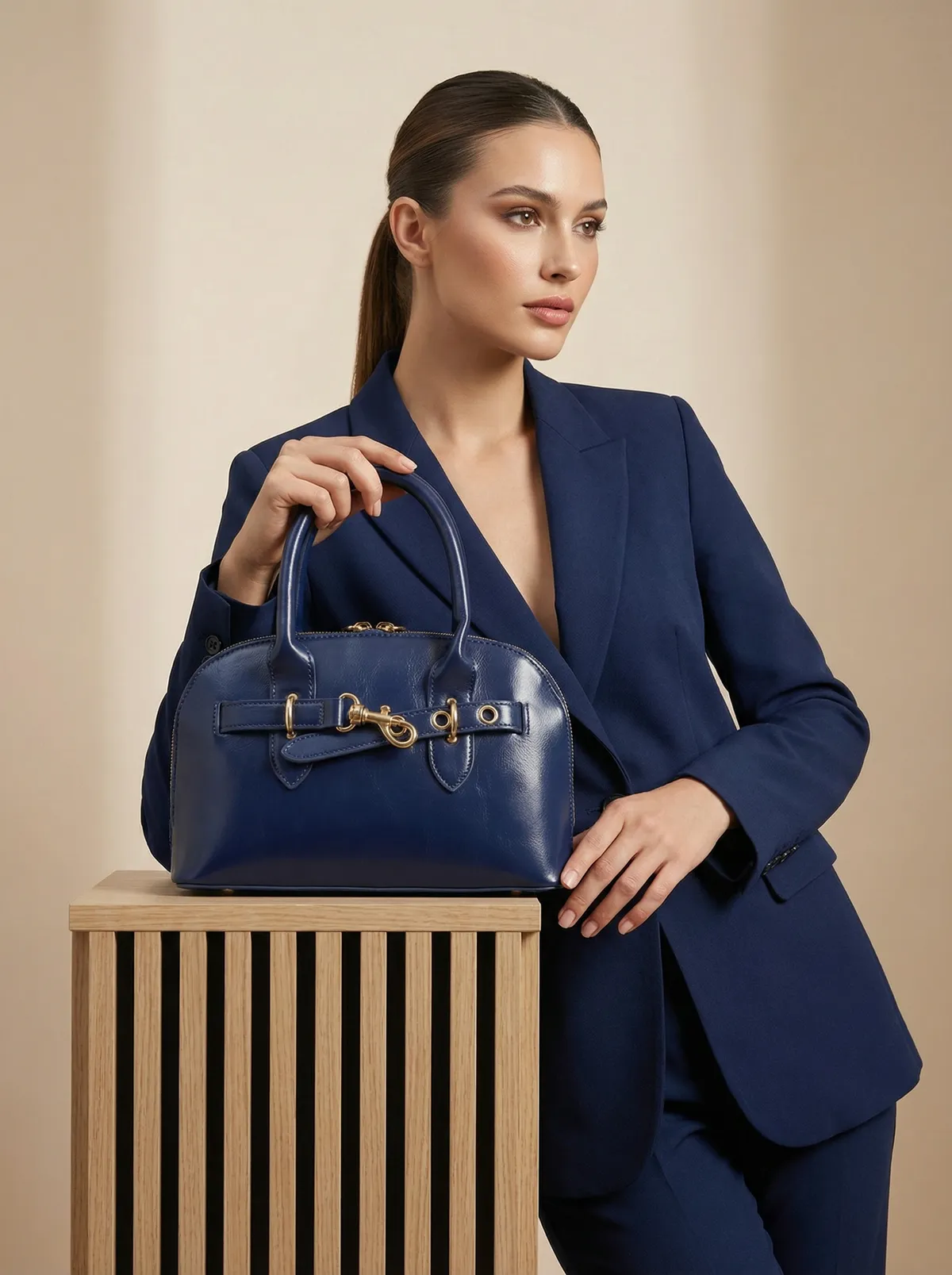 شنطة لون كحلي