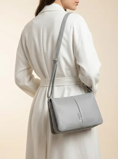 شنطة لون سكني فاتح