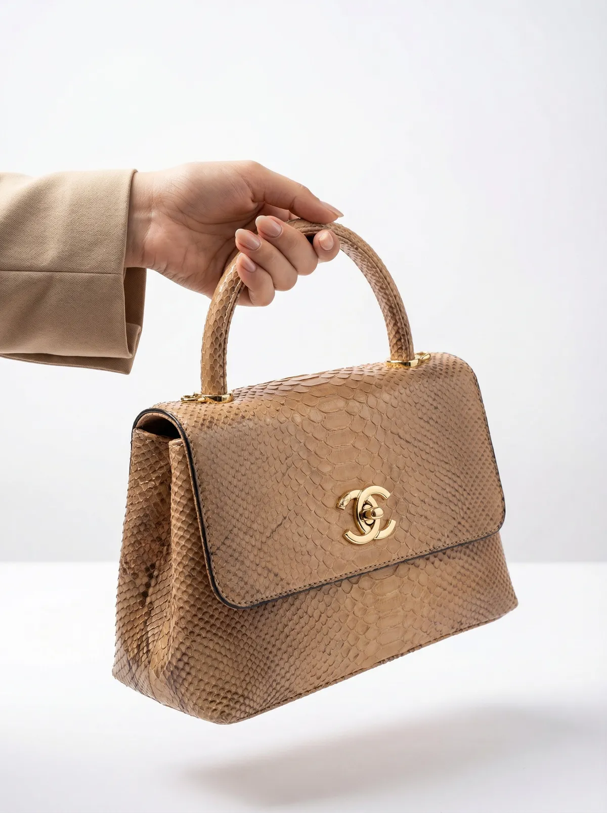 شنطة لون عسلي