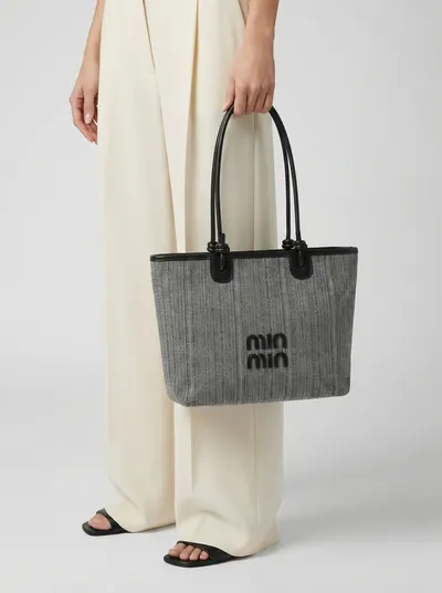 شنطة لون اسود