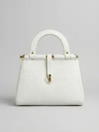 شنطة لون ابيض 1