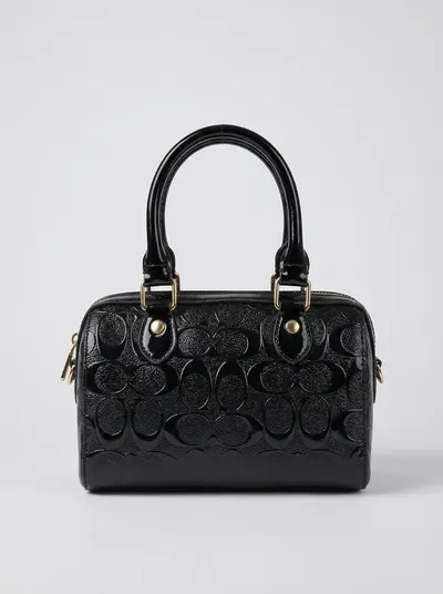 شنطة لون اسود