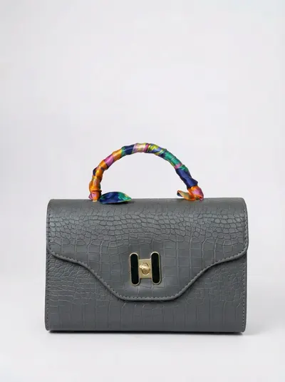 شنطة لون رمادي