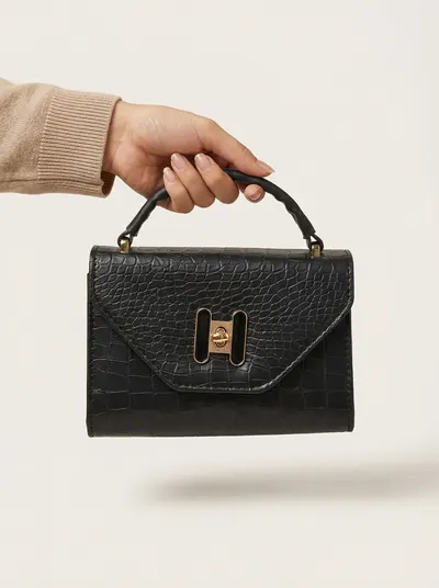 شنطة لون اسود