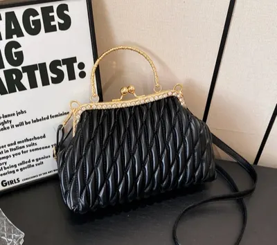 شنطة لون بيج