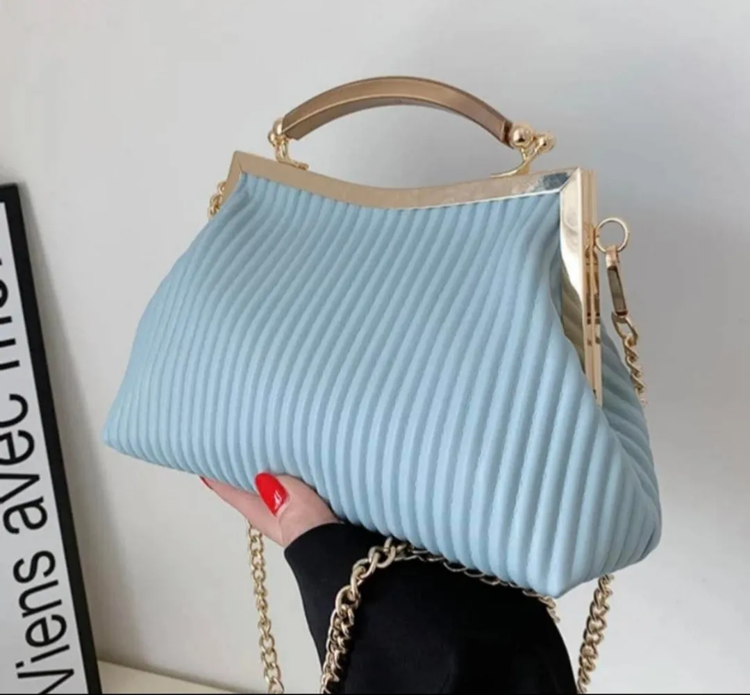 شنطة لون ازرق سماوي