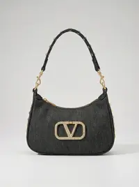 شنطة لون اسود 1