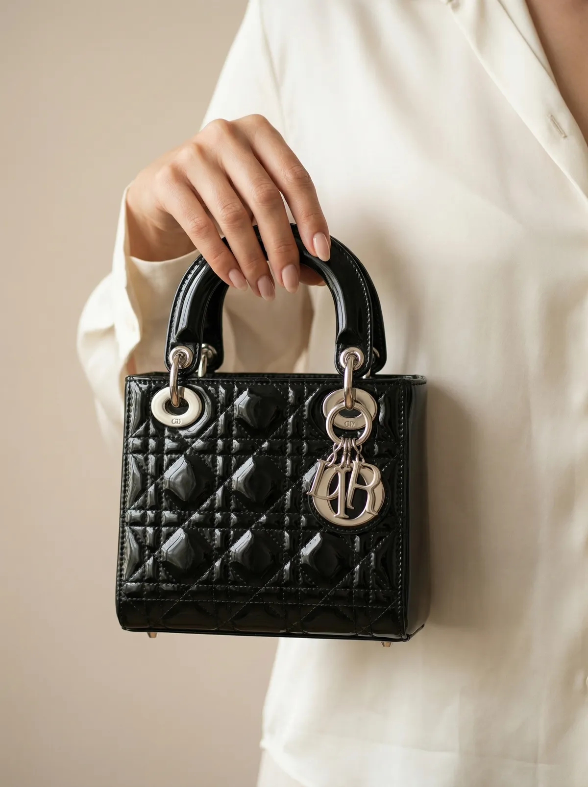 شنطة لون اسود