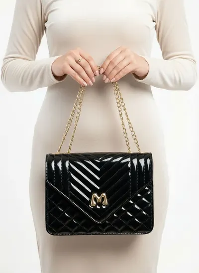 شنطة لون اسود