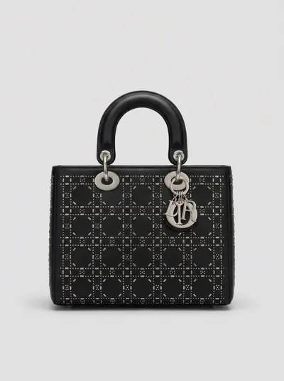 شنطة لون اسود