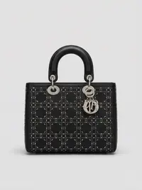 شنطة لون اسود 1