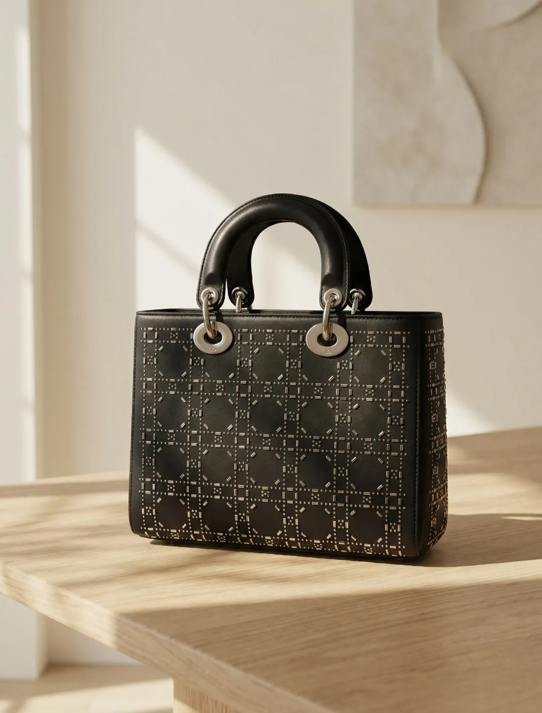 شنطة لون اسود