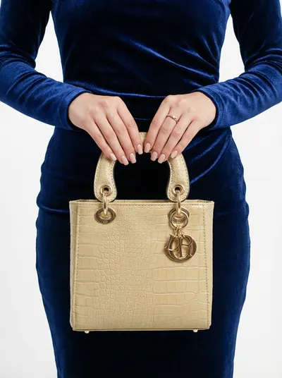 شنطة لون بيج