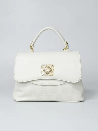 شنطة لون ابيض