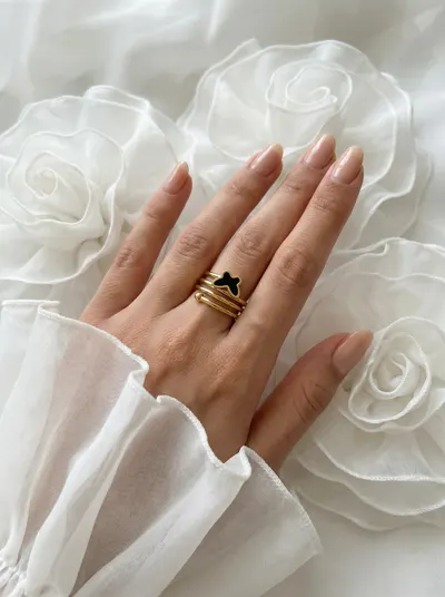 خاتم لون ذهبي