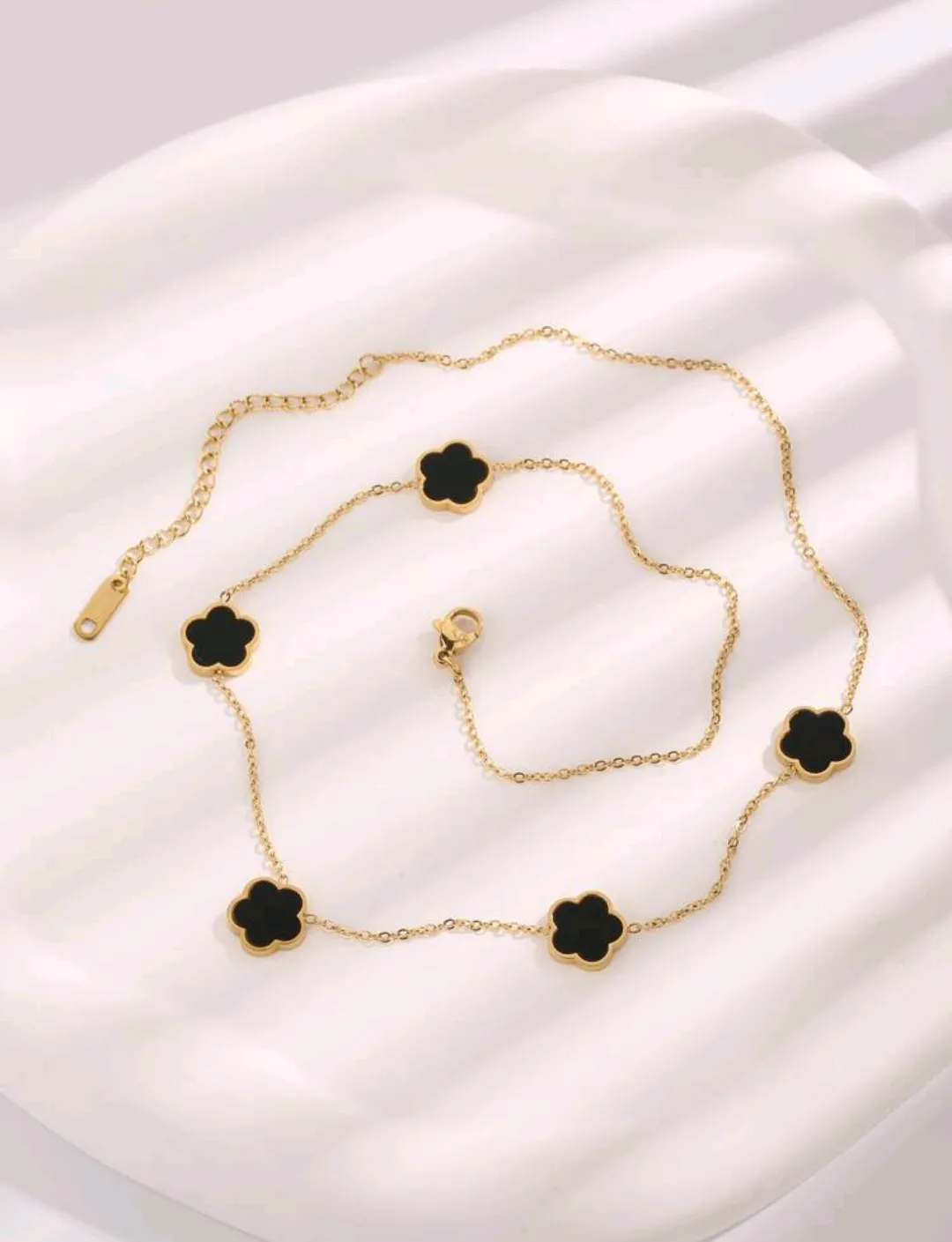 سنسال ذهبي واسود 