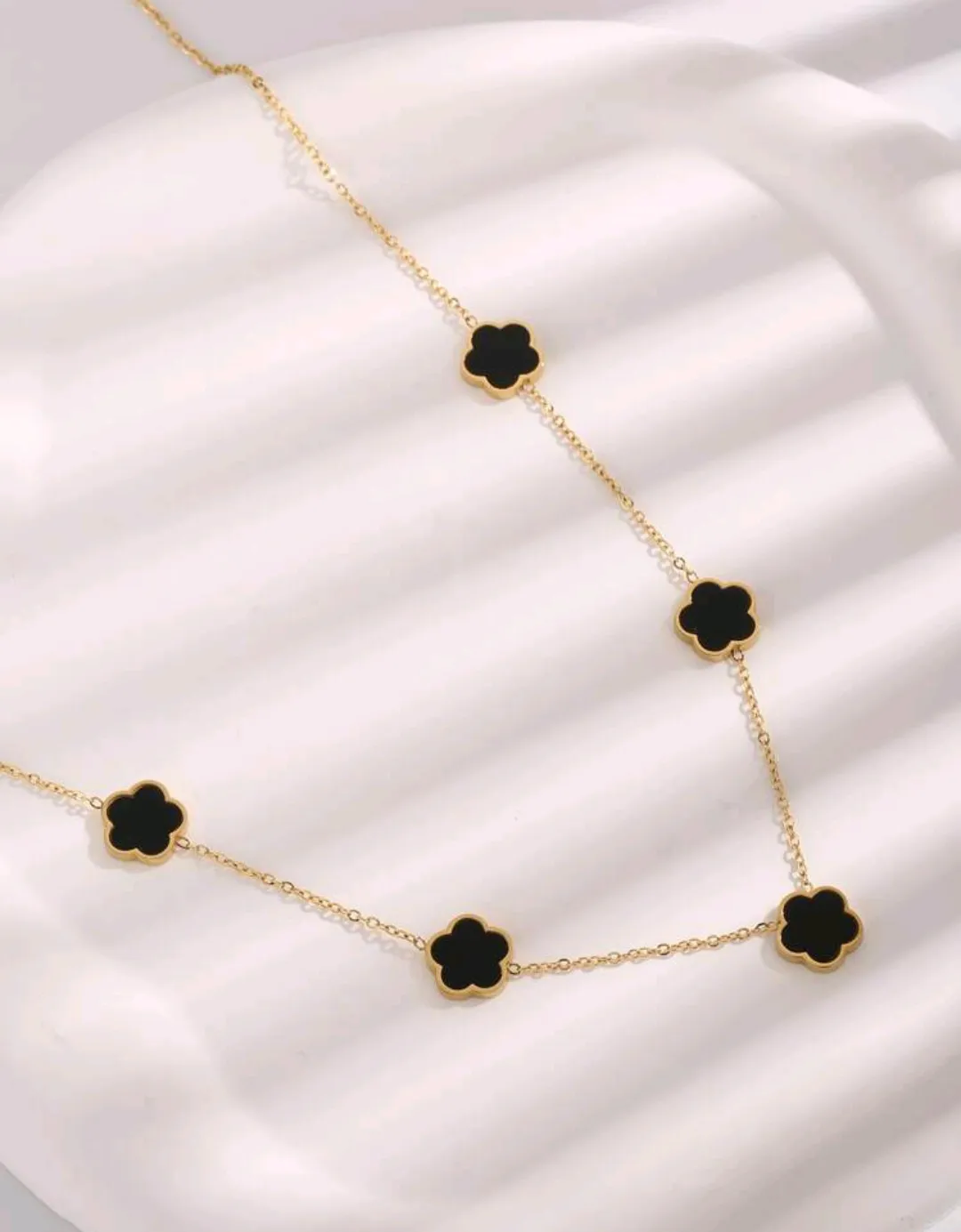 سنسال ذهبي واسود 