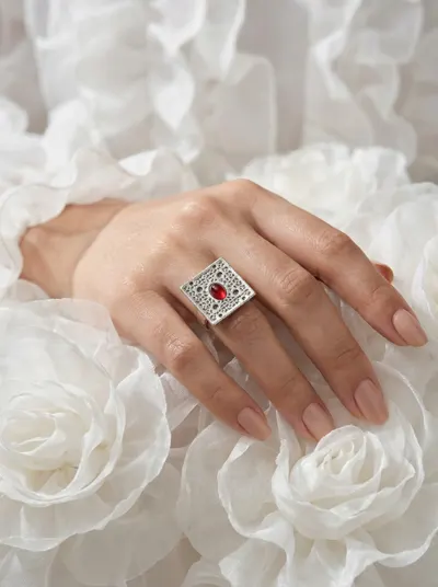 خاتم لون فضي عتيق