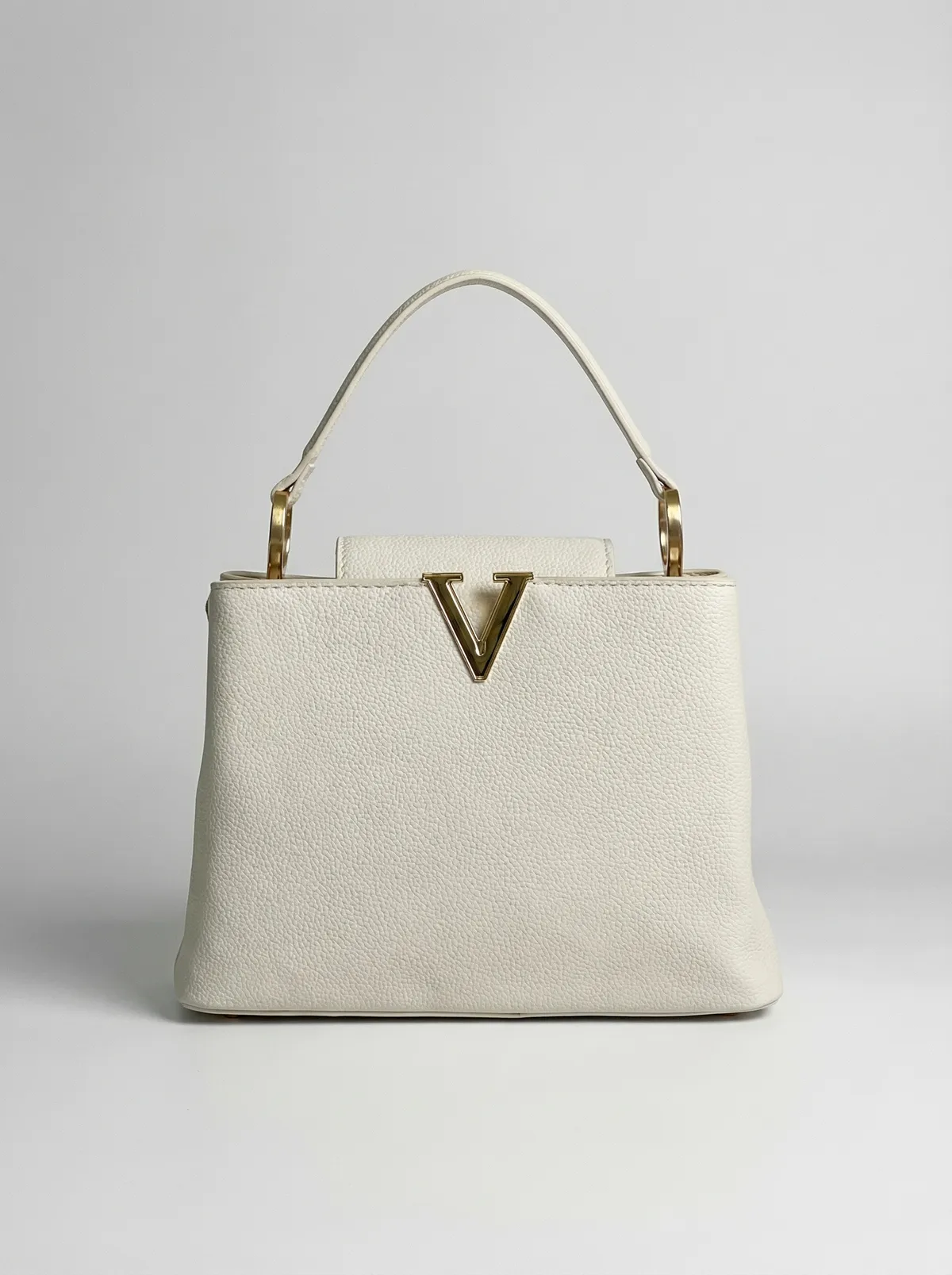 شنطة لون اوف وايت