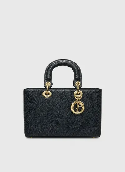 شنطة لون اسود 